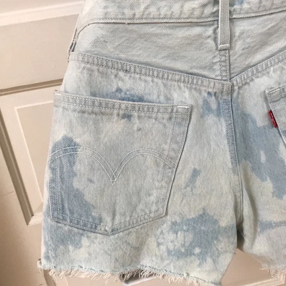 Premium Levi's sz 27 501 jean shorts Light blue bleached distressed - Picture 7 of 9